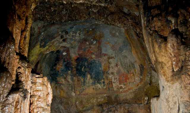 Santeramo, affreschi e graffiti:  la grotta di Sant'Angelo. S al recupero